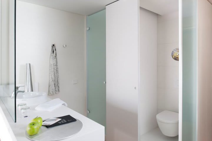 Baño de una habitación del hotel Barceló Sants