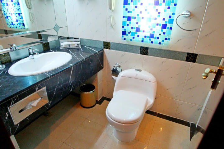 Baño de una de las habitaciones del hotel Salvo en Shanghái