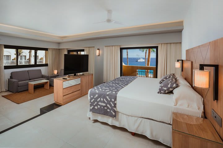 Suite with ocean view