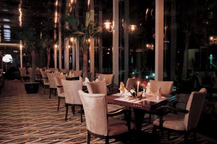 Restaurant at the Howard Johnson All Suites hotel in Shanghai