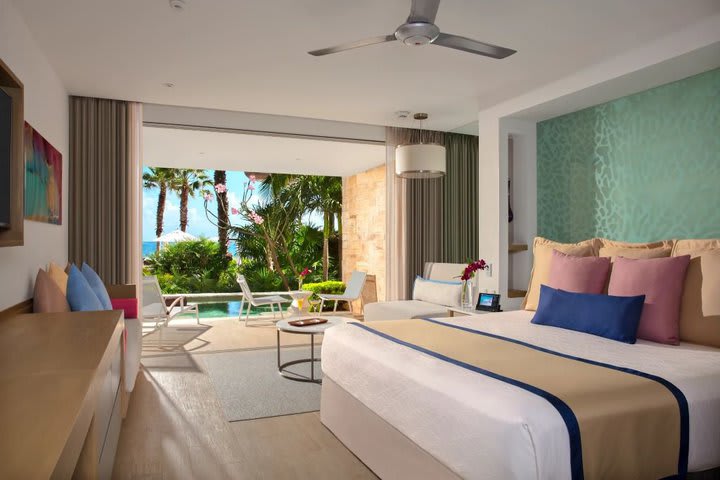 Img - Preferred Club junior suite king swim out vista tropical