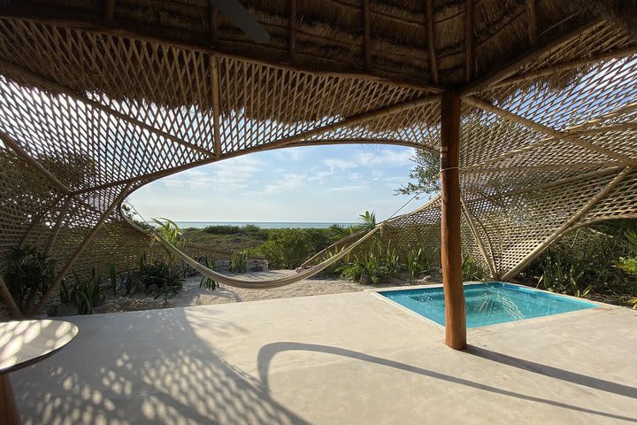 Terraza con piscina privada de una master suite