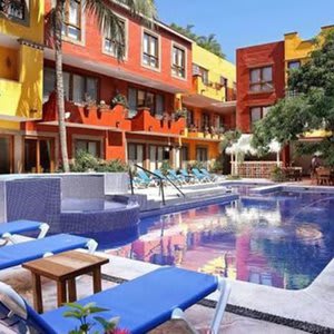 Casa Lotería -Pueblito Sayulita- Colorful, Family and Relax Experience with Private Parking and Pool