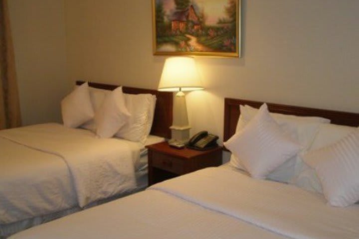 Guest room with two beds at the Windsor hotel in New York