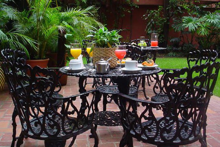 Outdoor breakfast at the Loi Suites Belgrano hotel