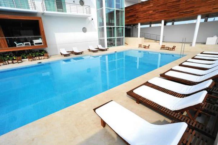 Swimming pool at Emporio Veracruz hotel