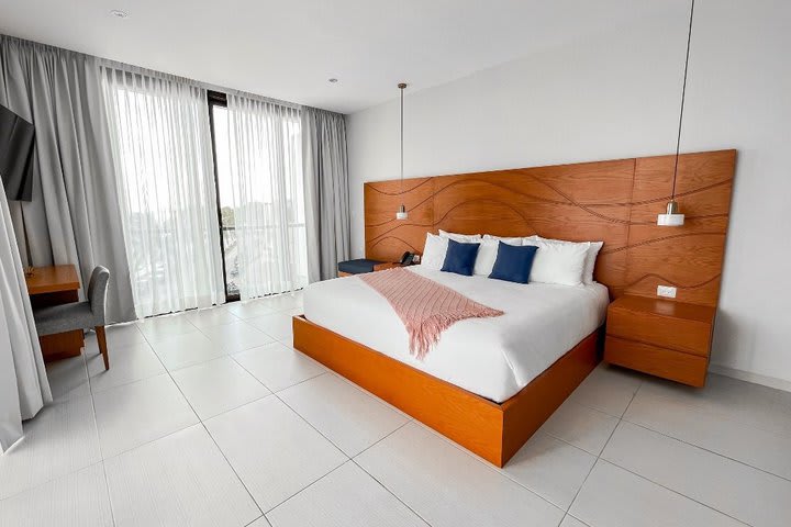 Deluxe king guest room with ocean view