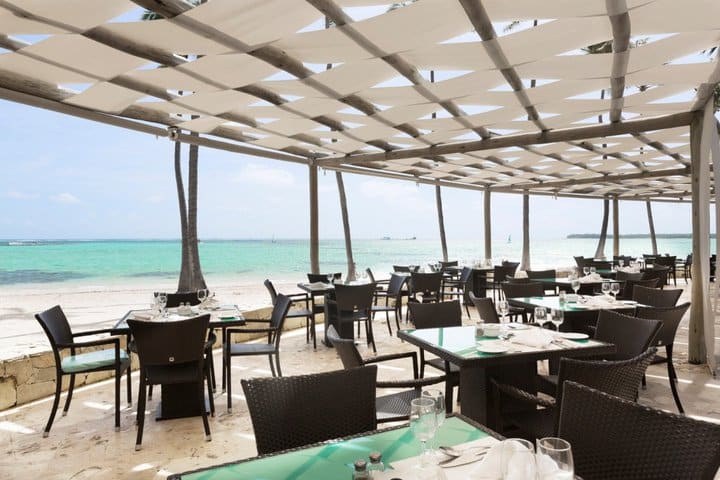 Restaurante con vista a playa