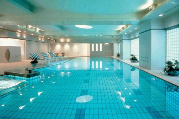 Indoor pool at the Dai-ichi hotel in Tokyo