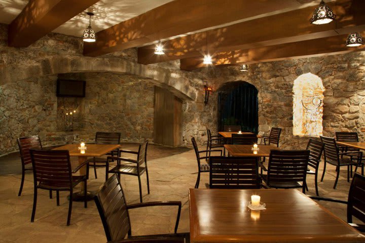 La Cava bar