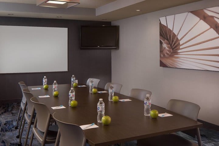 Boardroom for 8 guests