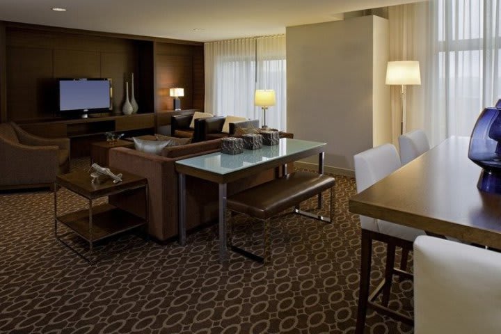 Guest rooms at the Hyatt Regency O'Hare hotel have flat-screen TV
