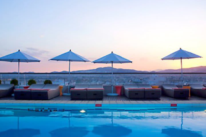 Novotel Athenes has an outdoor pool