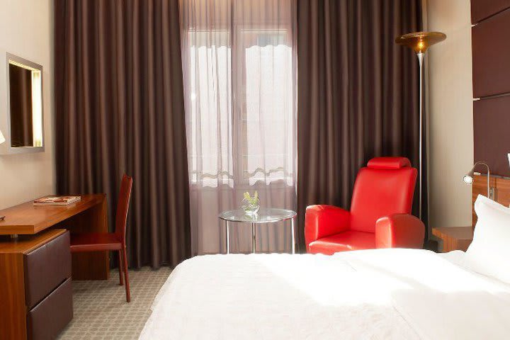 Deluxe guest room at Le Meridien Barcelona hotel