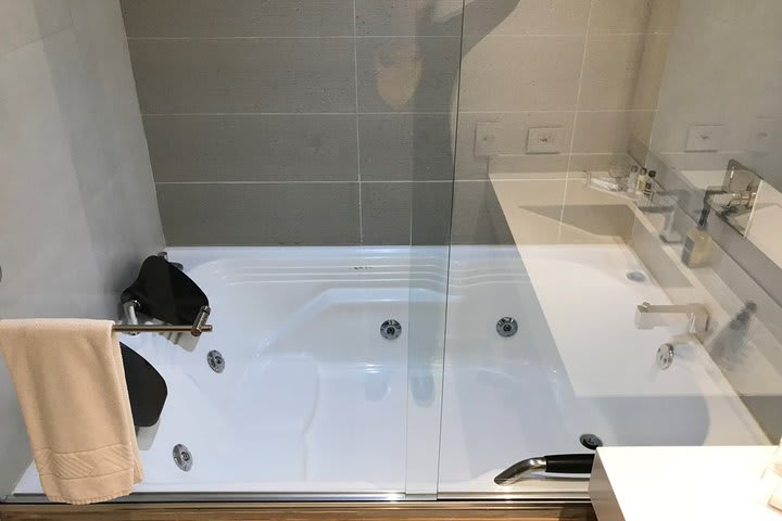 Some suites have a Jacuzzi