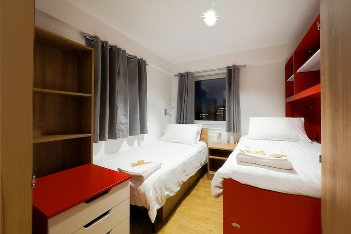 Standard Twin Room, 2 Twin Beds, Shared Bathroom