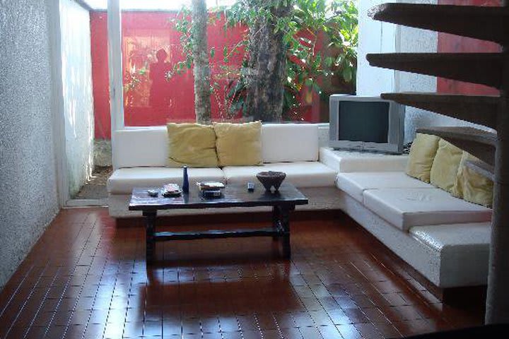 Sitting area of a villa suite at hotel Villa Las Anclas