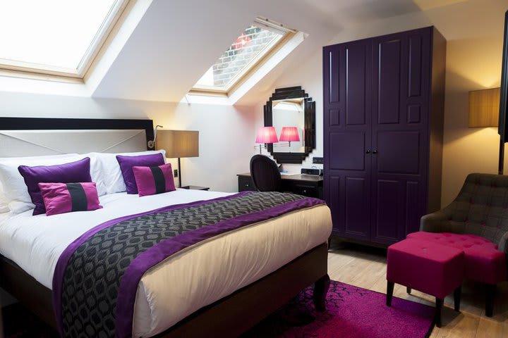 El hotel Hotel Indigo London Kensington - Earl’s Ct tiene 100 habitaciones y suites