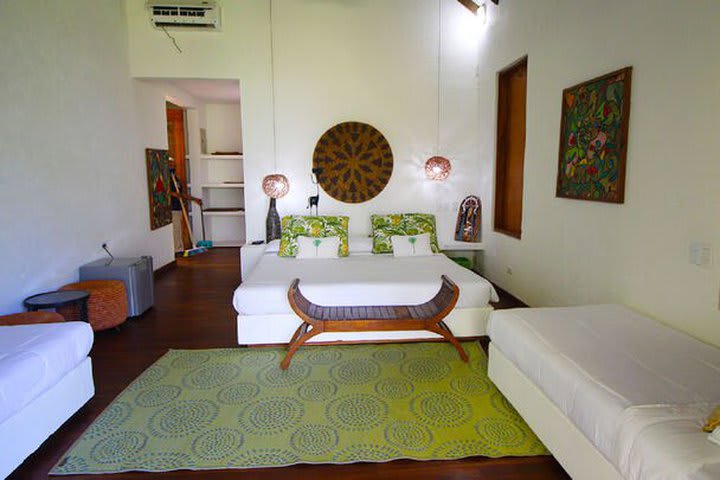 Habitación con tres camas