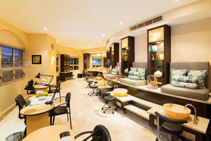 El spa cuenta con salón de belleza