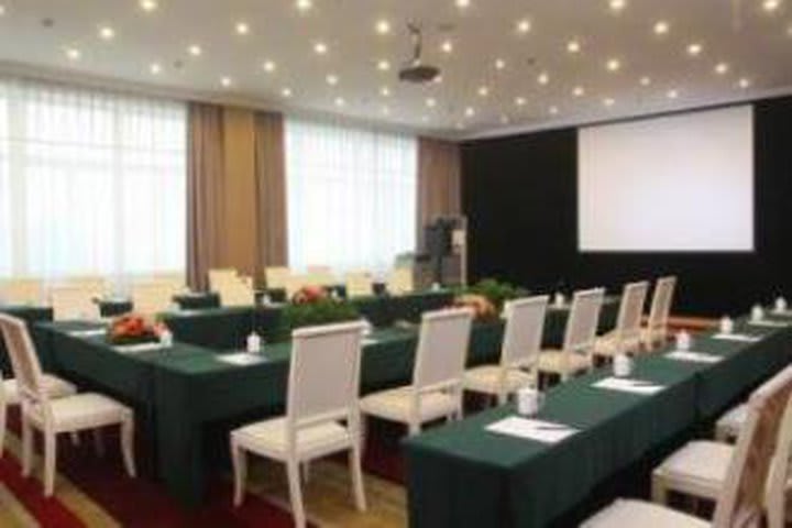 Best Western Ol Stadium Hotel Beijing tiene seis salones de eventos