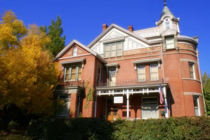 Armstrong Mansion Bed and Breakfast
