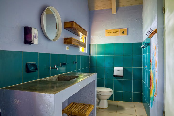 Baño compartido de un dormitorio