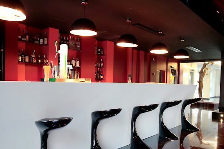 Bar del hotel sólo para adultos Ushuaïa Beach en Ibiza