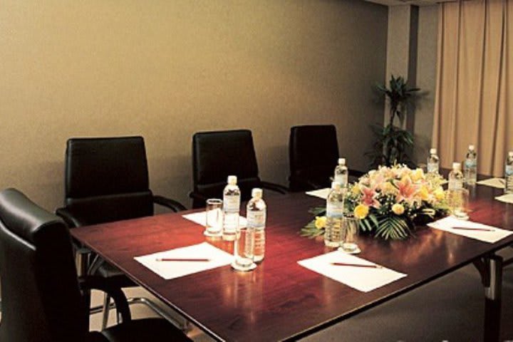 Howard Johnson All Suites Hotel Shanghai has three meeting rooms