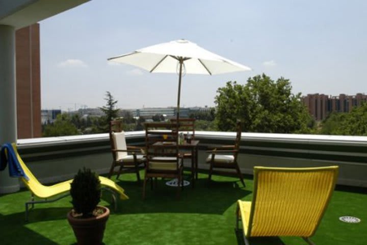 Terraza en el Hotel High Tech Madrid Aeropuerto