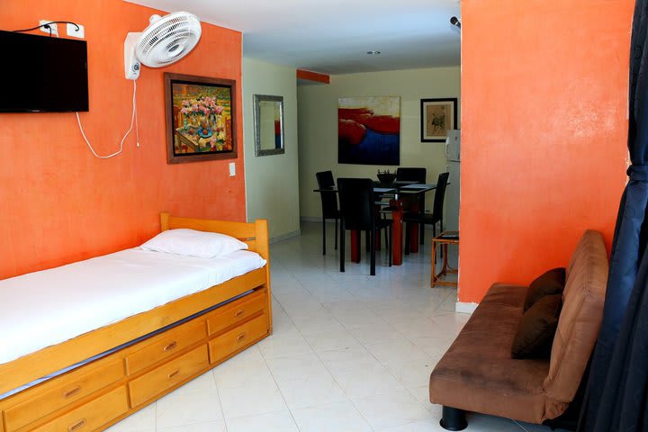 Dormitorio con acceso al comedor