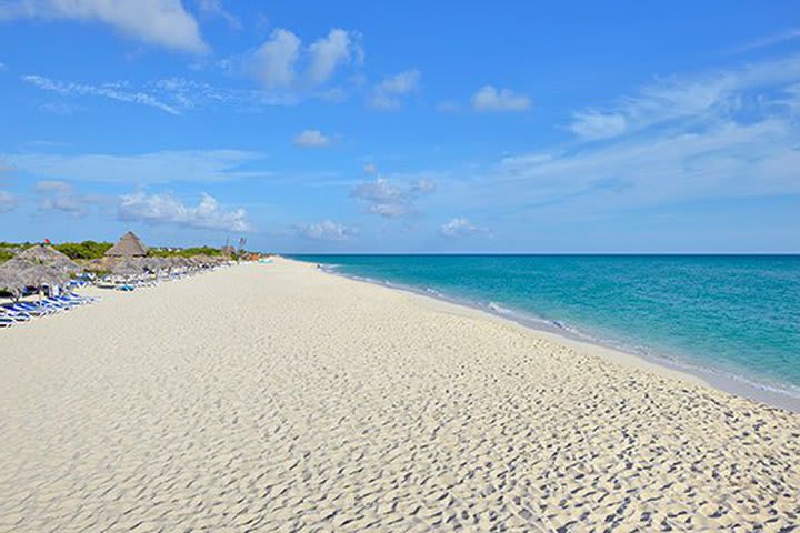 En la playa se pueden practicar deportes acuáticos