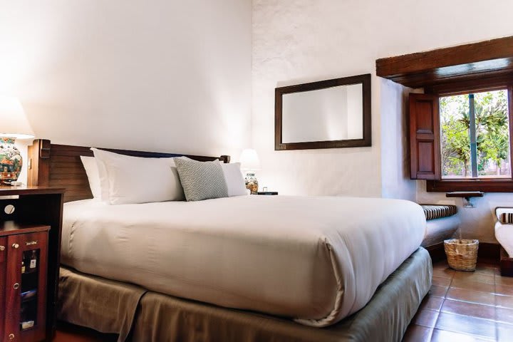 Novicias king guest room