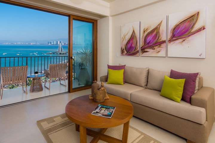 All rooms offer balcony or terrace with ocean view