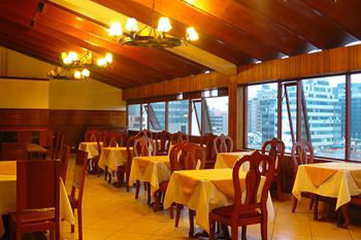 Restaurante de Stefanos Miraflores, hotel en Lima