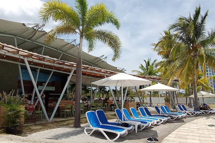 Cala Bar next to the pool