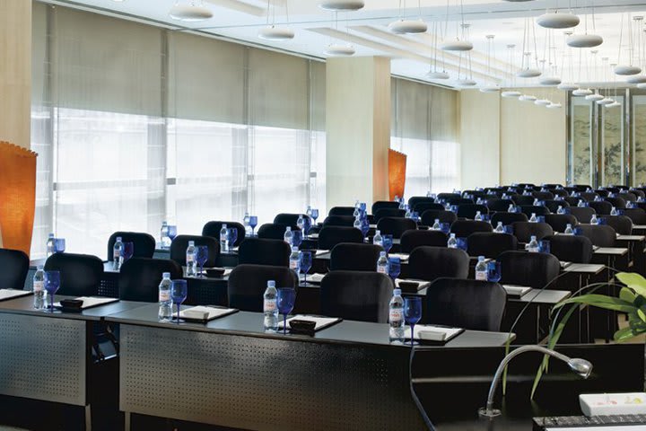 The Ritz-Carlton Beijing, Financial Street has meeting rooms for up to 450 guests