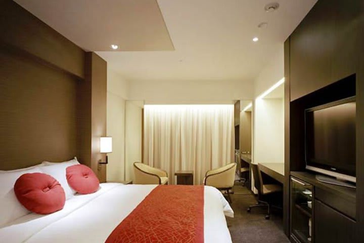 Premium guest room at the Courtyard by Marriott Tokyo Ginza Hotel