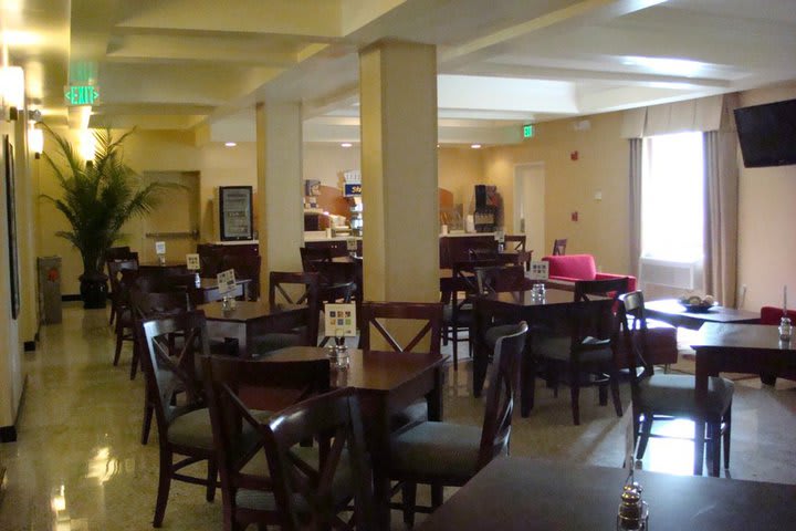 Breakfast lounge at the Holiday Inn Express & Suites in Hawthorne, near the Los Angeles airport