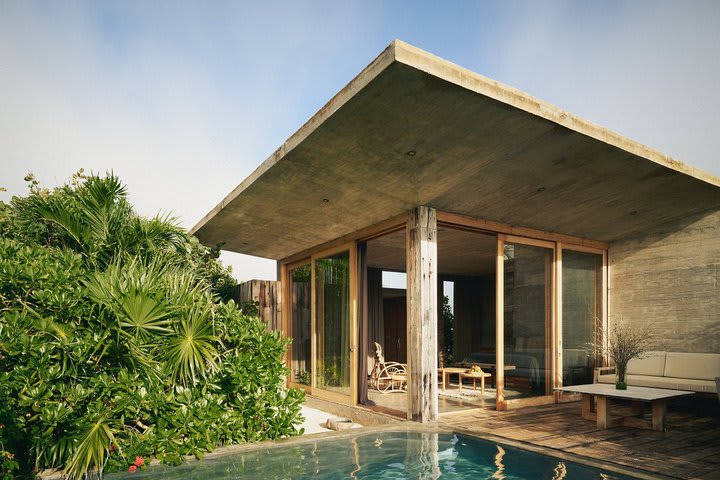 Terraza en una suite con vista al mar