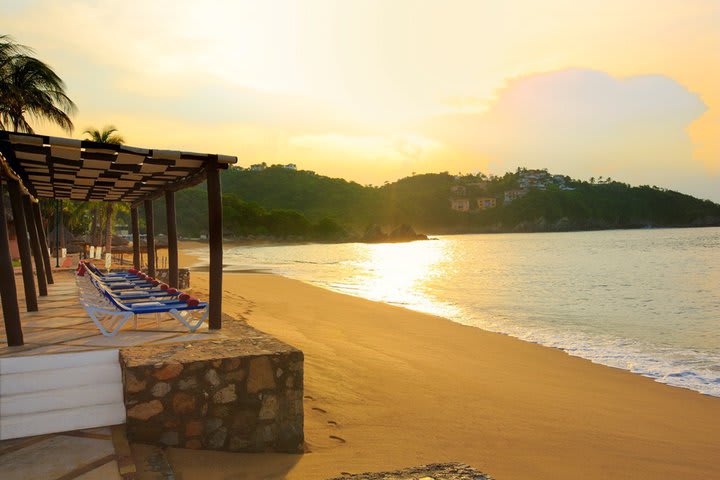 Hotel in front of the beaches of Huatulco