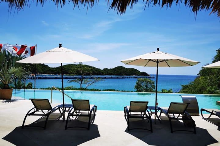 Sun loungers with ocean view