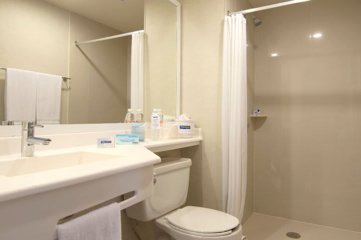 Guest bathrooms with shower