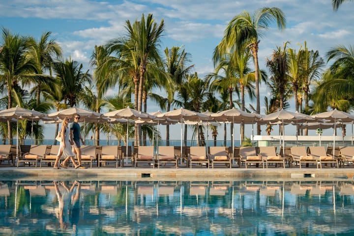 Hotel with three pools