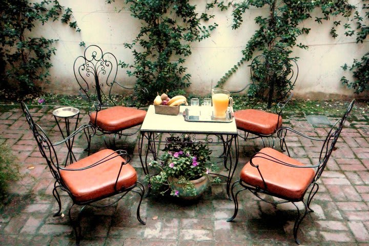 Desayuno en el área de jardín del Bohemia Buenos Aires Hotel Boutique