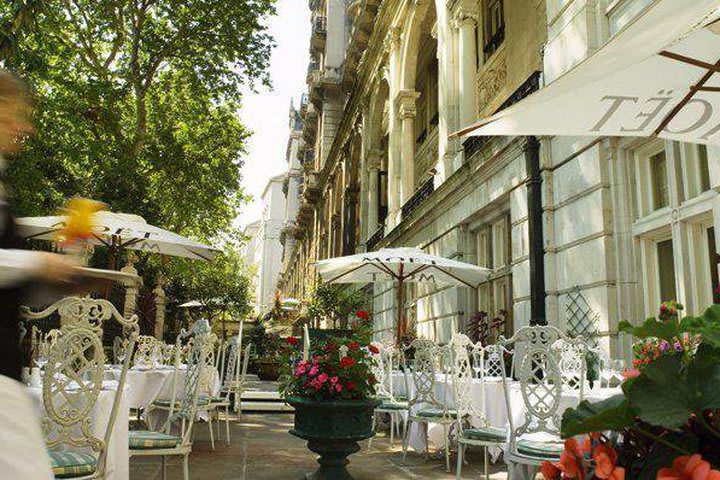 Disfruta de un coctel en The Terrace del hotel The Royal Horseguards