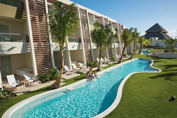 Swim-up suites