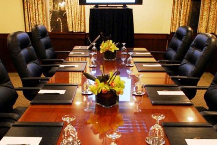 The Allerton Hotel features meeting facilities