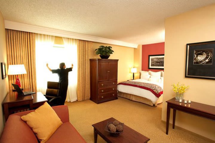 Guest room with king bed at Las Vegas Marriott hotel