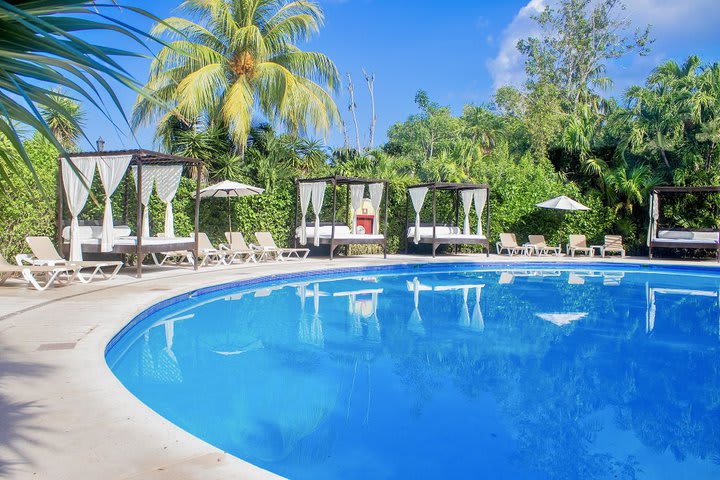 Cabañas junto a la piscina